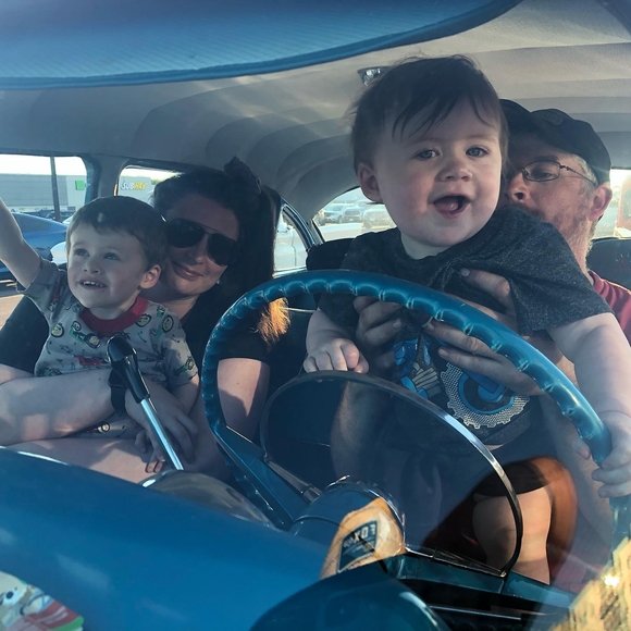 Meet your Posher, Amanda - Picture 1 of 1